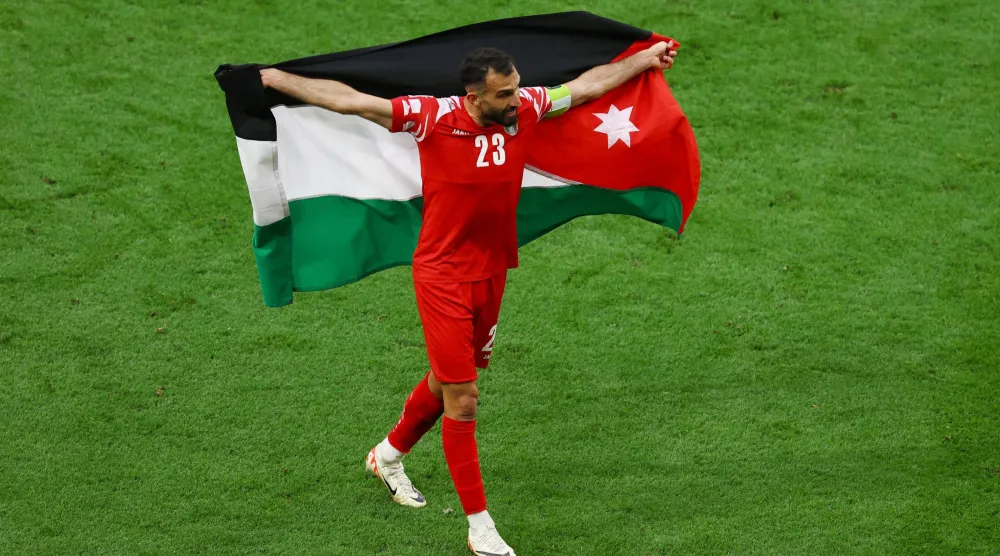 قائد المنتخب الأردني لكرة القدم إحسان حداد (رويترز)