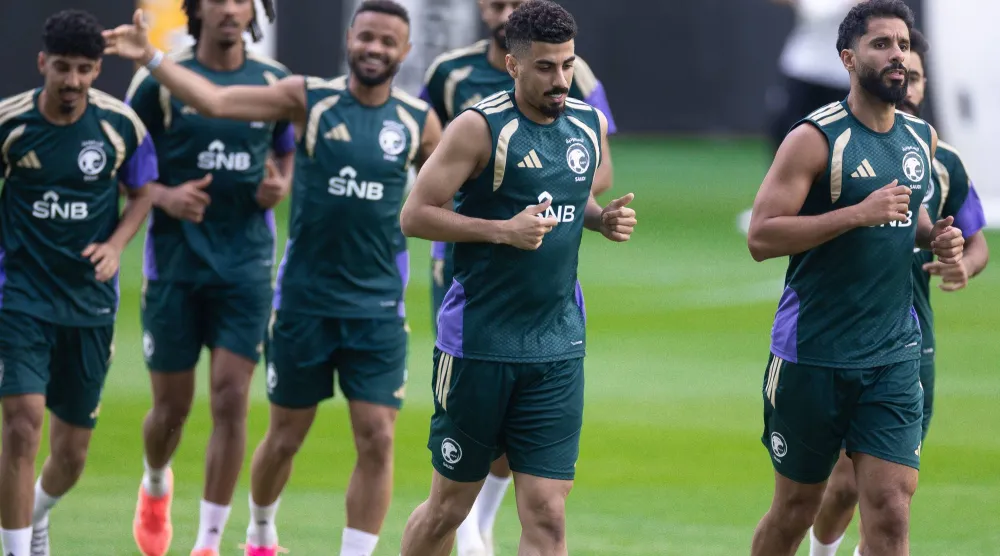 دونيس قرر تغيير موعد الحصة التدريبية لتتوافق مع موعد مباراة إسبانيا (المنتخب السعودي) 