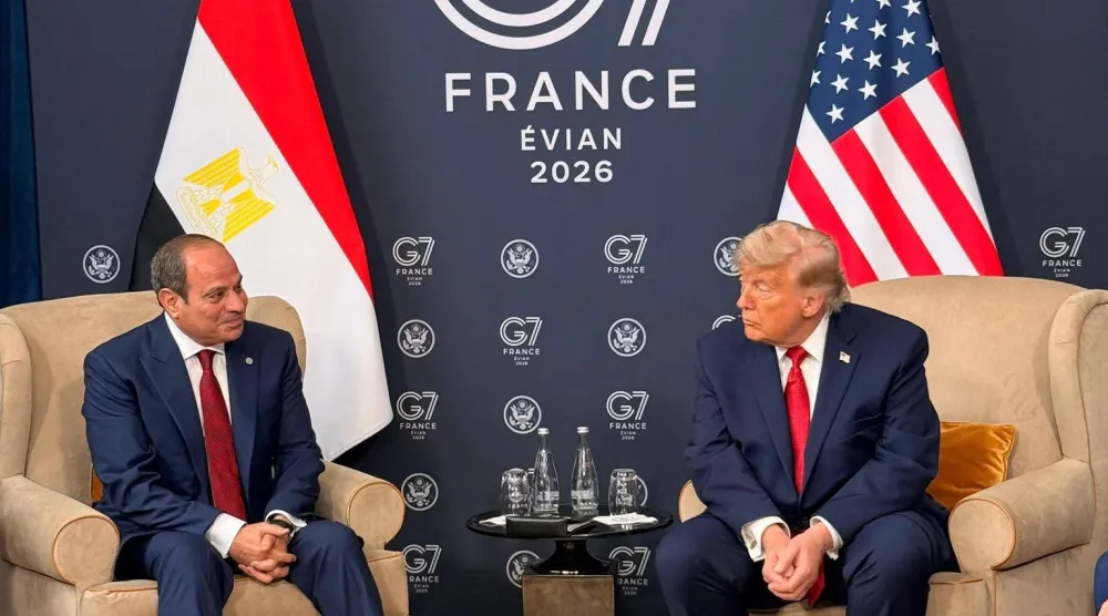 لقاء الرئيسين المصري والأميركي على هامش قمة «مجموعة السبع» في فرنسا (الرئاسة المصرية)
