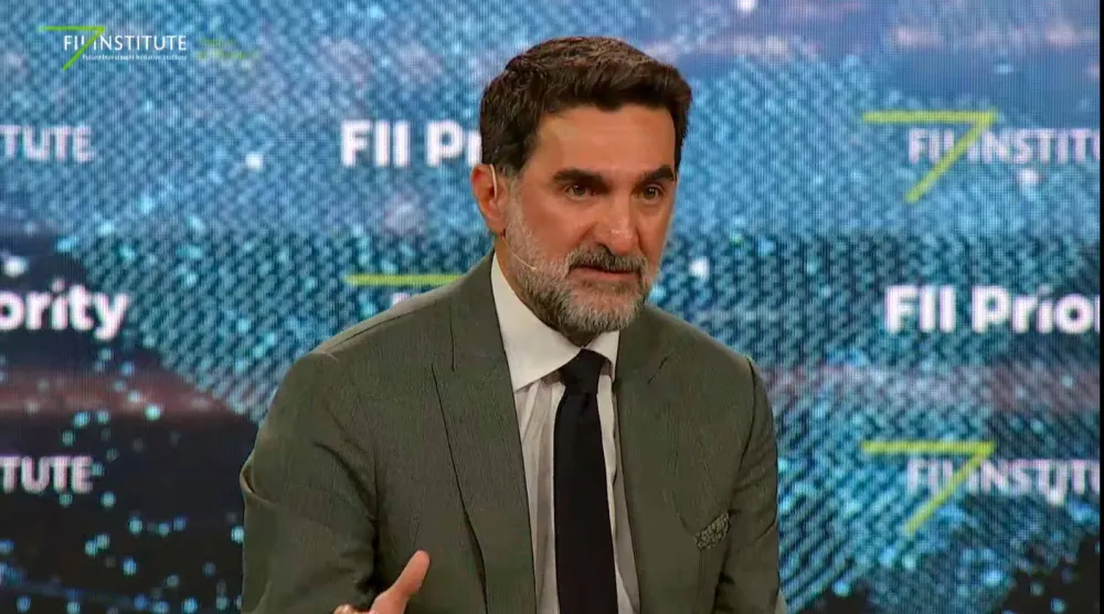 الرميان متحدثاً للحضور في أعمال قمة «الأولوية - أوروبا 2026» التابعة لمؤسسة «مبادرة مستقبل الاستثمار» (الشرق الأوسط)