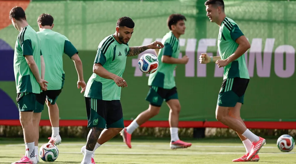 تسعى المكسيك إلى حجز بطاقة التأهل إلى الدور الـ32 من كأس العالم (أ.ف.ب)