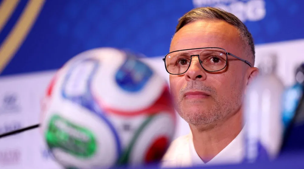 محمد وهبي مدرب منتخب المغربي في المؤتمر الصحافي (أ.ف.ب) 