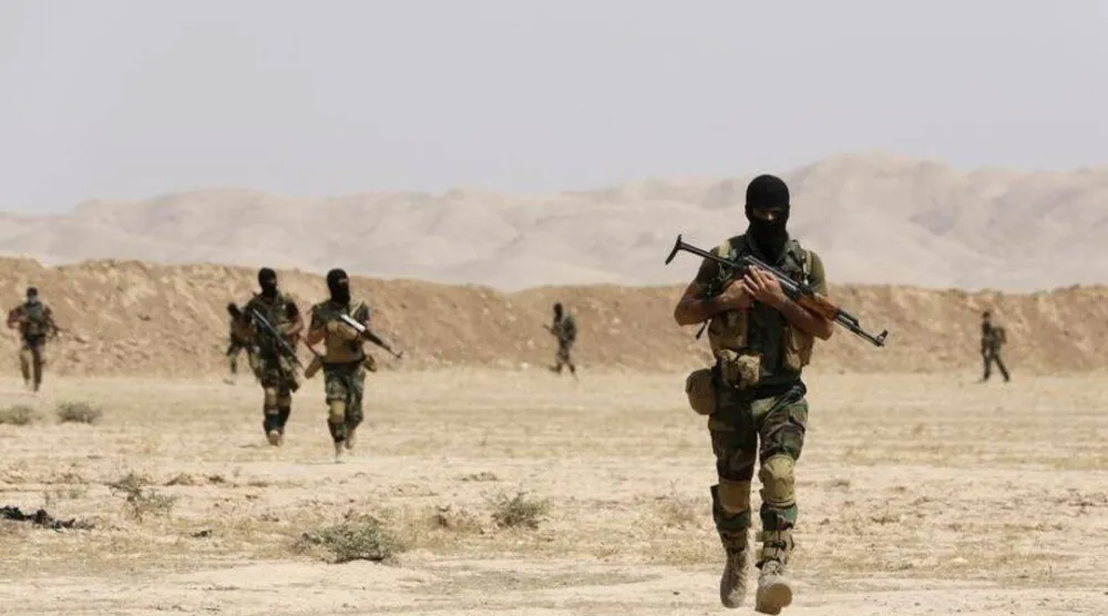صورة أرشيفية لمقاتلي إحدى الميليشيات العراقية في شمال غرب مدينة تكريت بالعراق (رويترز)