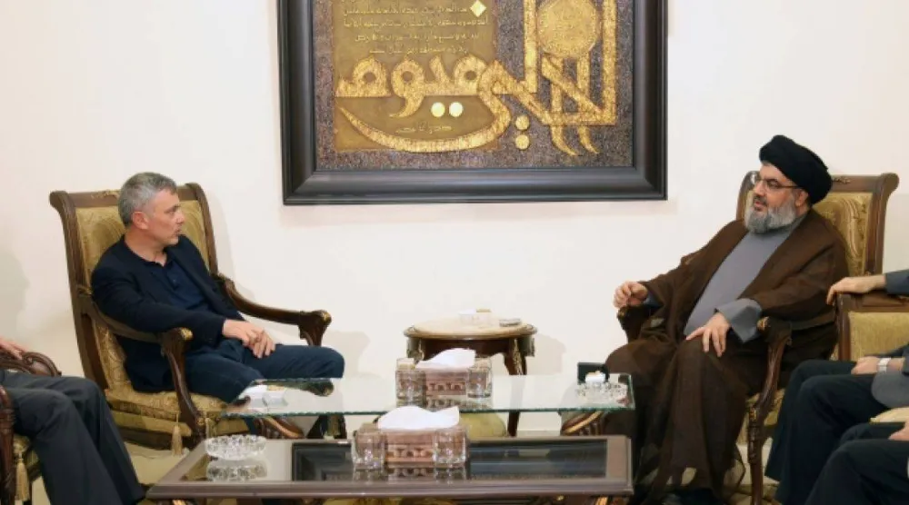 الأمين العام الأسبق لـ«حزب الله» حسن نصر الله خلال استقباله رئيس تيار «المردة» سليمان فرنجية (أرشيفية - العلاقات الإعلامية في الحزب)