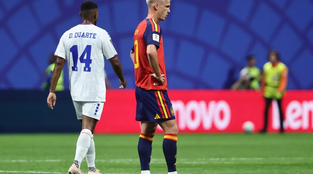 داني أولمو نجم برشلونة ومنتخب إسبانيا (إ.ب.أ)