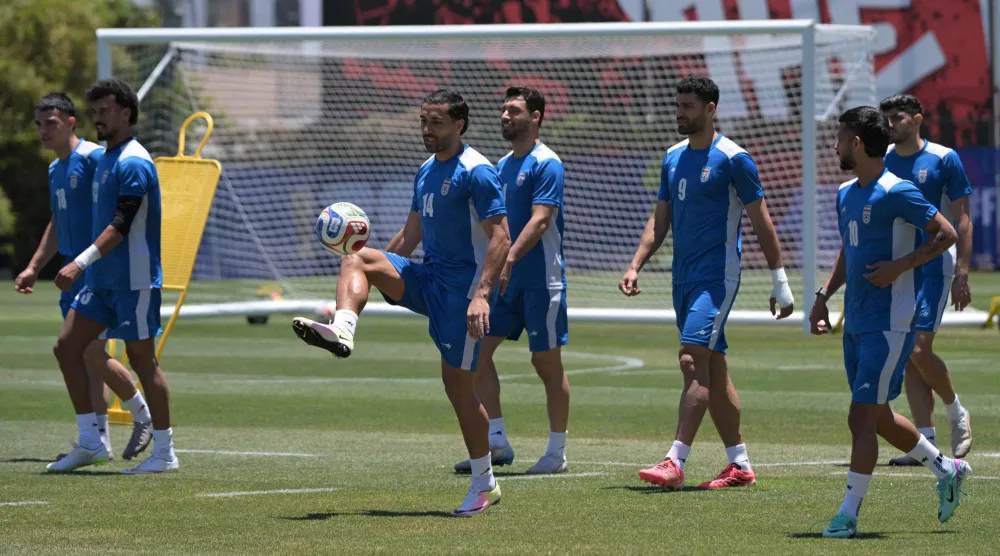 من تدريبات المنتخب الإيراني في معسكره بالمكسيك (أ.ف.ب)