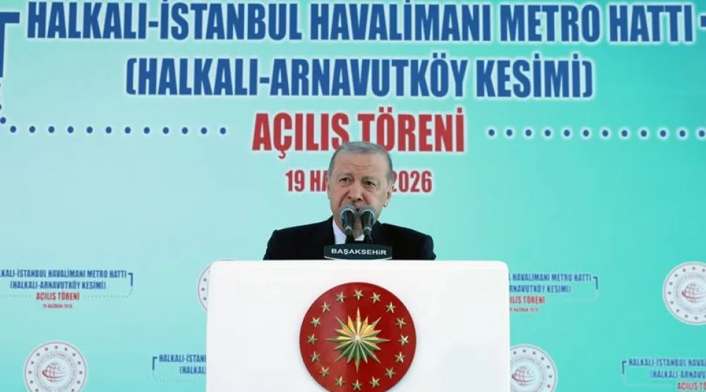 الرئيس التركي رجب طيب إردوغان متحدثاً خلال افتتاح خط جديد لمترو الأنفاق في إسطنبول في 19 يونيو (الرئاسة التركية)