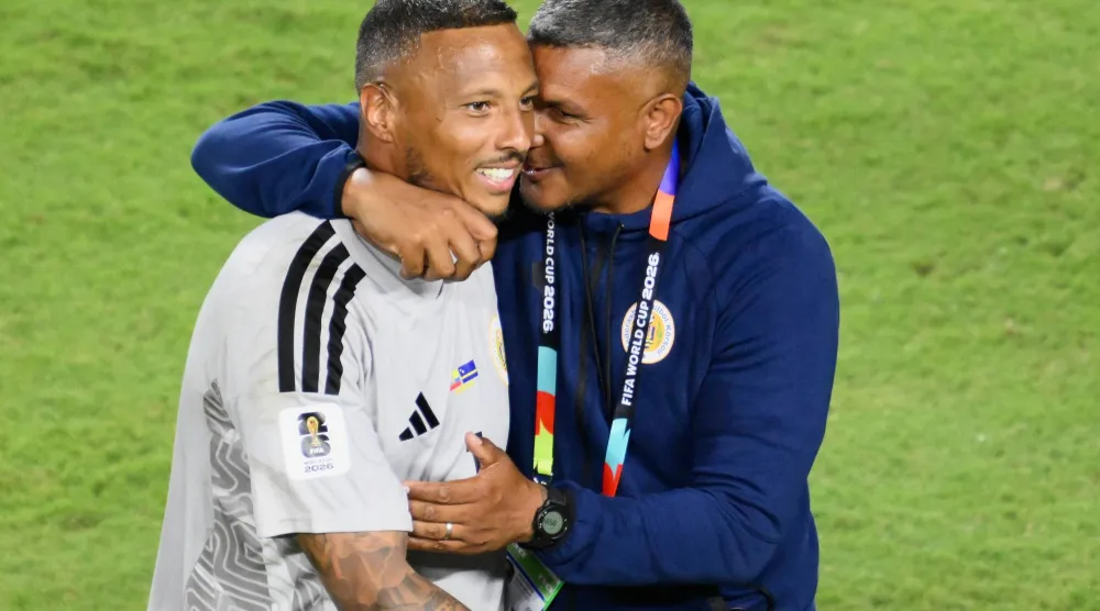 لعب إيلوي روم دوراً كبيراً في تعادل منتخب بلاده التاريخي في المونديال (أ.ب) 