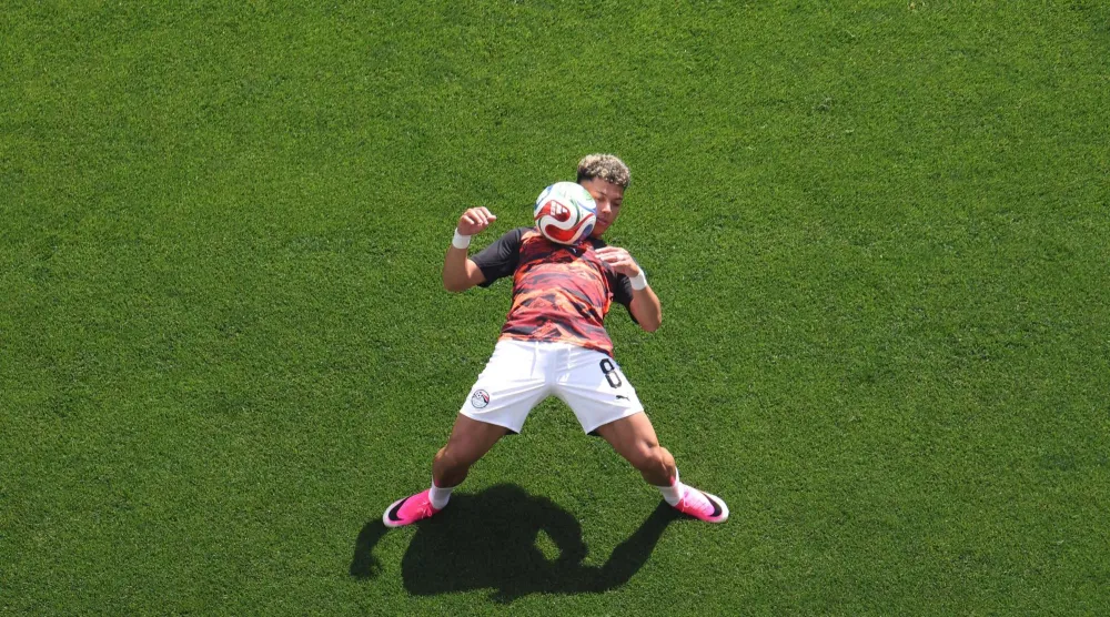 يقول لاعب الأهلي المصري إن هدفهم الذهاب بعيداً في كأس العالم (أ.ف.ب)