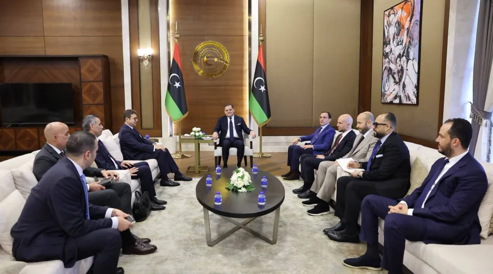 اجتماع رئيس حكومة «الوحدة» الليبية عبد الحميد الدبيبة مع رئيس المخابرات المصرية حسن رشاد في طرابلس يوم الأحد (حكومة الوحدة)