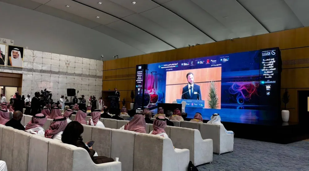 ممثل شركة «ميسي دوسلدورف» الألمانية ماريوس بيرلمان يتحدث في افتتاح «أسبوع الرياض الدولي للصناعة 2026» (الشرق الأوسط)