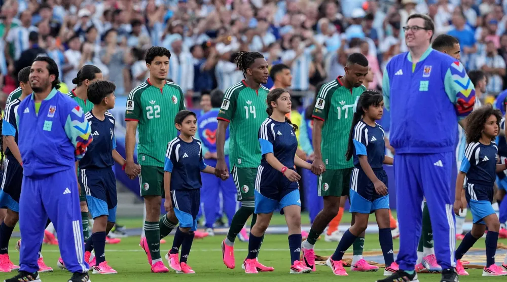 لاعبو منتخب الجزائر يستمتعون بمعسكرهم في كانساس (رويترز)