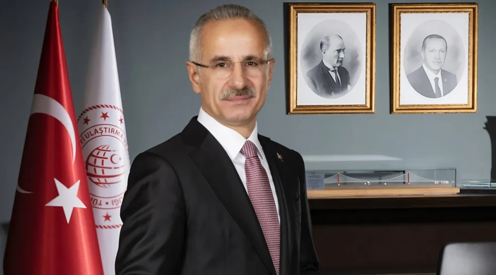 وزير النقل والبنية التحتية التركي عبد القادر أورال أوغلو (الوزارة)