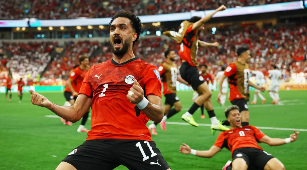 أشعل فوز المنتخب المصري أجواء من الفرح بين اللاعبين (رويترز)