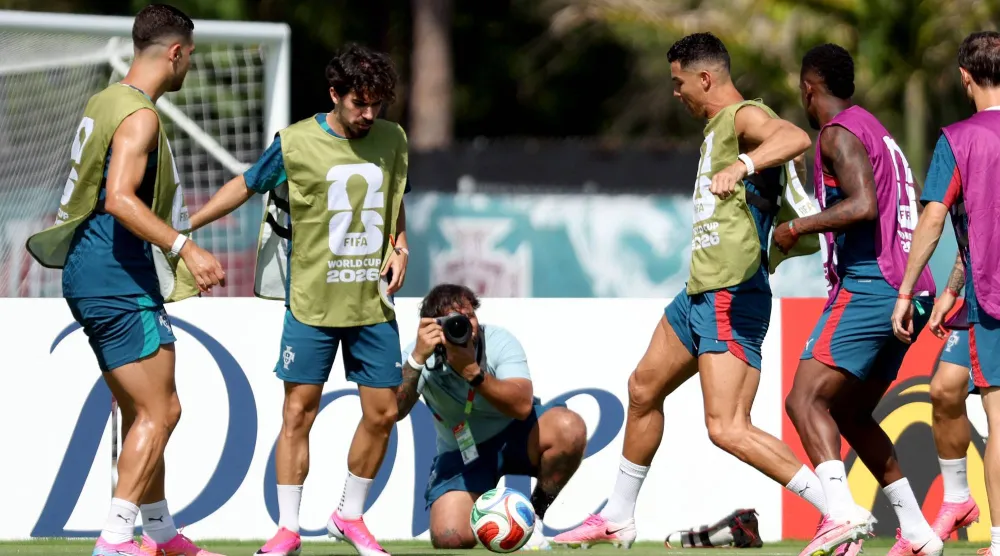 خلال تدريبات منتخب البرتغال عشية مواجهة أوزبكستان (أ.ف.ب)