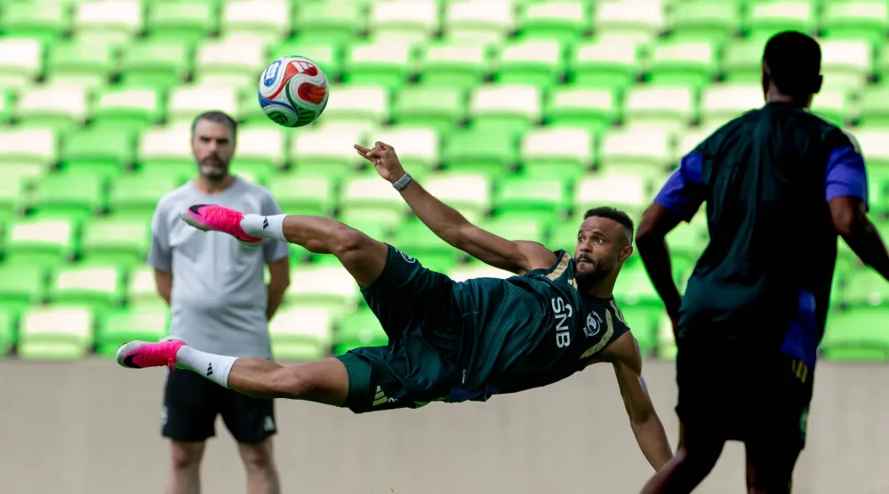 يخوض المنتخب السعودي مواجهةً حاسمةً أمام الرأس الأخضر (المنتخب السعودي)