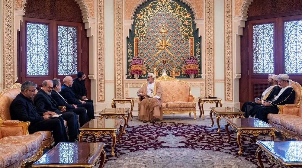 السلطان هيثم بن طارق لدى استقباله محمد باقر قاليباف رئيس مجلس الشورى الإيراني وعباس عراقجي وزير الخارجية (العُمانية)