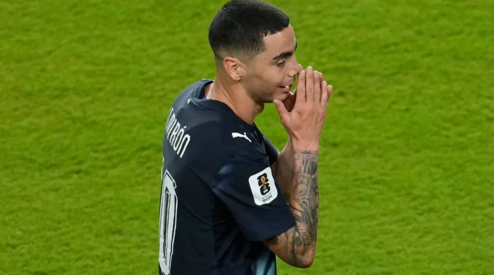 ميغيل ألميرون نجم منتخب باراغواي (أ.ب)