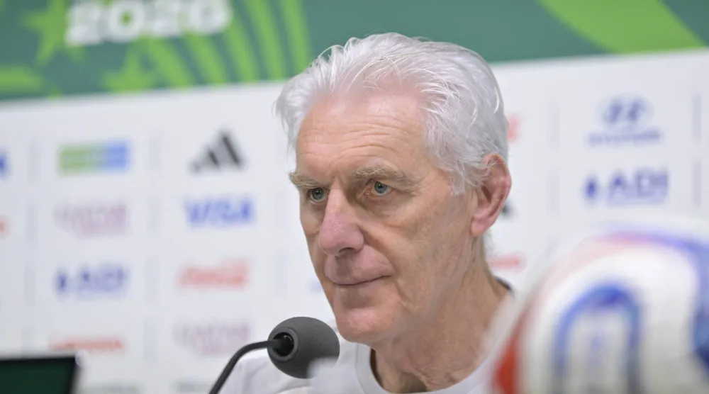 البلجيكي هوغو بروس المدير الفني لمنتخب جنوب أفريقيا (إ.ب.أ)