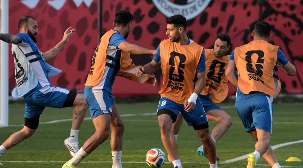 المنتخب الإيراني من تحضيراته الأخيرة (أ.ف.ب)
