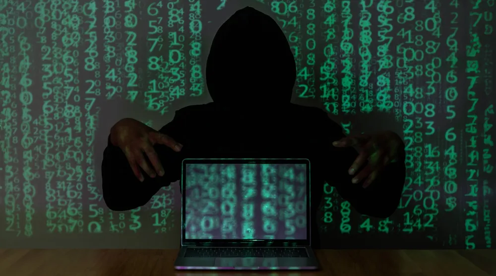 تجمع منظومة «الملعب الشبح» بين الإعلانات المدفوعة والتصيد وسرقة الحسابات والبرمجيات الخبيثة والتذاكر ومنصات البث الوهمية (شاترستوك)