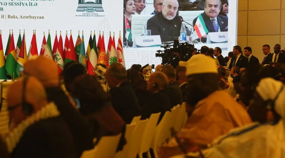 قاليباف يلقي كلمة في اجتماع اتحاد برلمانات الدول الأعضاء في منظمة التعاون الإسلامي في باكو (البرلمان الإيراني)