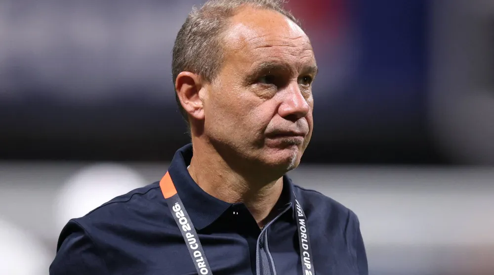 سيباستيان مينيه مدرب منتخب هايتي (رويترز) 