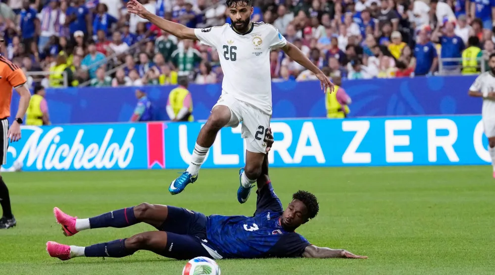 أبو الشامات شارك لاعباً بديلاً في المباراة (أ.ب)
