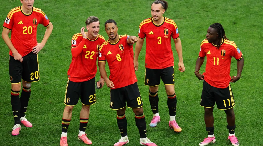 لاعبو المنتخب البلجيكي يحتفلون بفوز فريقهم بنتيجة 5 - 1 (أ.ف.ب)
