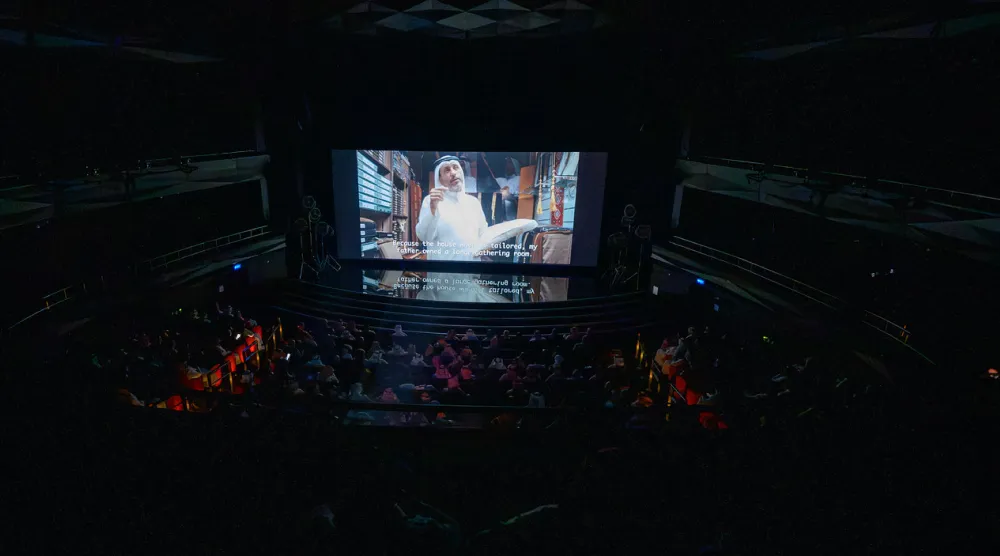 فيلم الافتتاح (ملك الأكتاف) في الحفل الذي شهده حضور كبير من السينمائيين السعوديين (المهرجان)