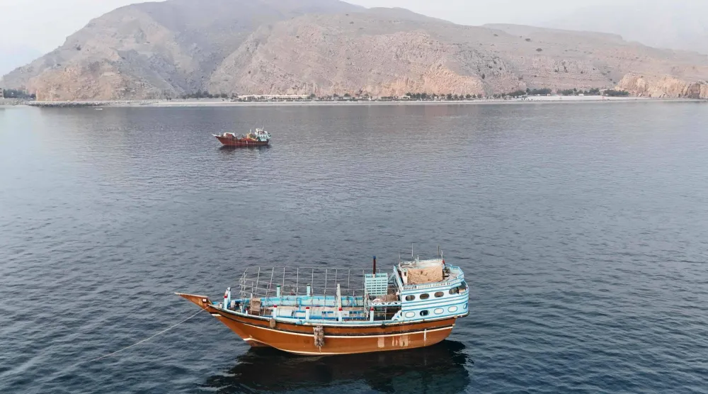 صورة جوية لقوارب راسية قبالة شبه جزيرة مسندم شمال سلطنة عمان بالقرب من مضيق هرمز يوم 27 يونيو 2026 (أ.ف.ب)