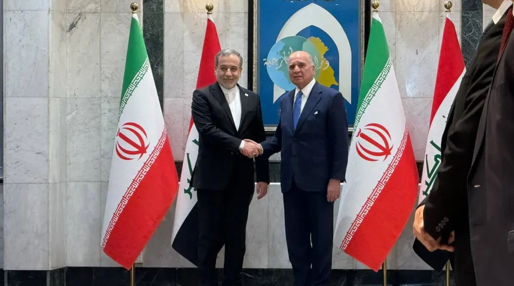 وزير الخارجية العراقي فؤاد حسين يستقبل نظيره الإيراني عباس عراقجي بعد وصوله إلى بغداد (واع)