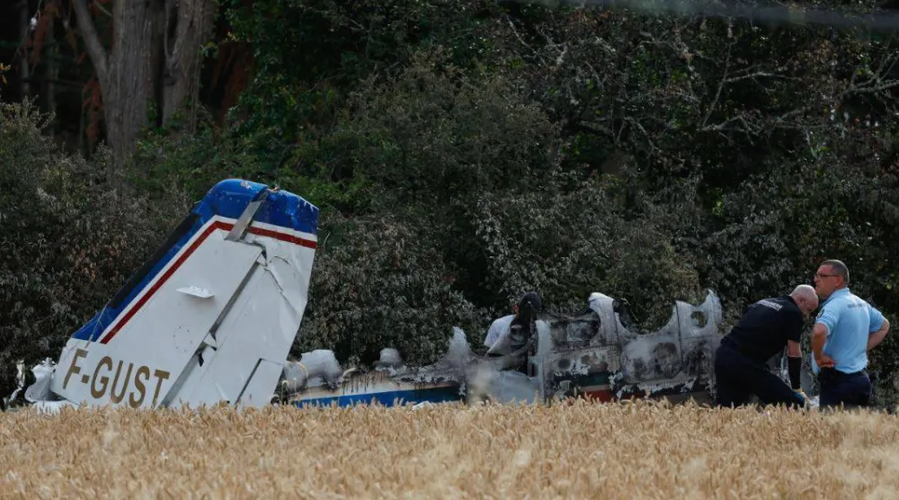 حطام طائرة فى حادث سابق فى فرنسا (أرشيفية - أ.ب)