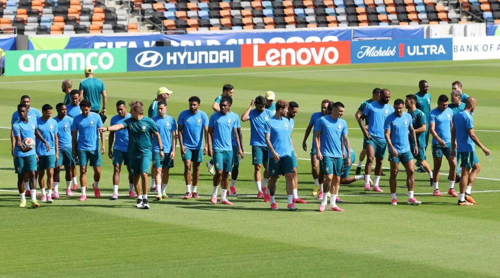 يحل المنتخب البرازيلي ضيفاً على نظيره الأسترالي (أ.ف.ب)