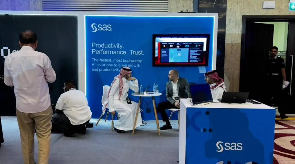 جانب من مشاركة الشركة في «مؤتمر الذكاء الاصطناعي العالمي» بالرياض (الشرق الأوسط)