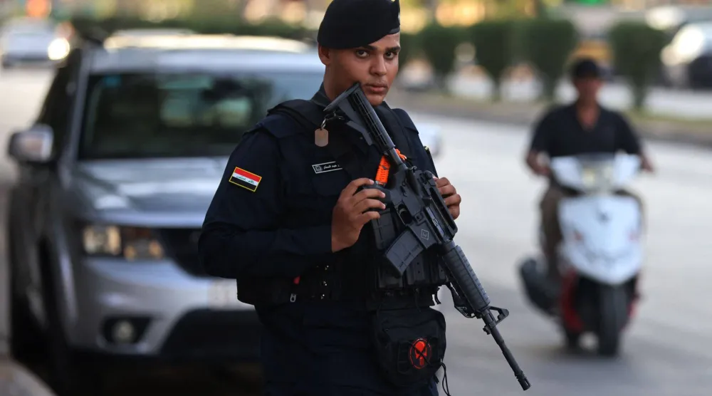 شرطي عراقي في أحد شوارع بغداد الأحد (أ.ف.ب)
