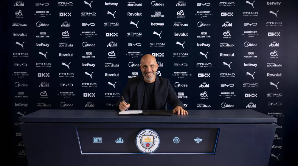 ووقّع ماريسكا عقدا لمدة ثلاث سنوات سيبقيه في ملعب الاتحاد حتى صيف عام 2029 (مانشستر سيتي)