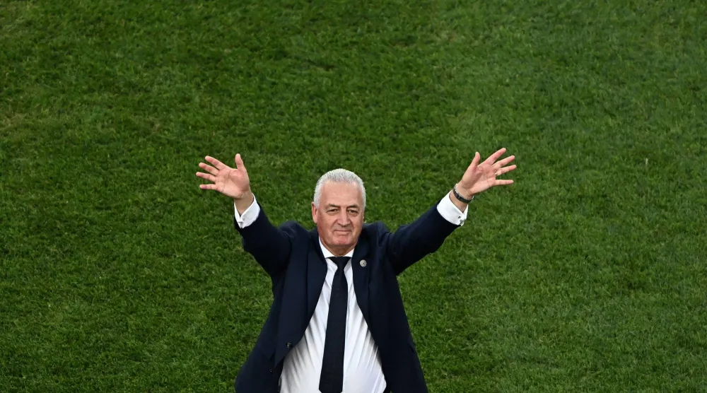 جوستافو ألفارو مدرب باراغواي (أ.ف.ب)