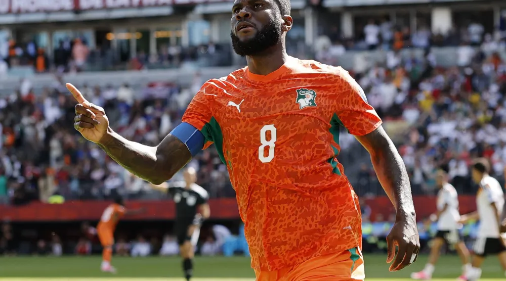 لاعب الوسط البالغ من العمر 29 عاماً أصبح القلب النابض لمنتخب «الأفيال» (أ.ف.ب)
