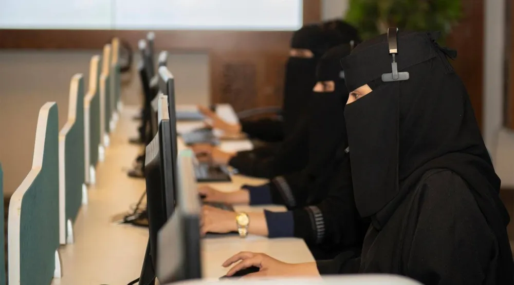 سعوديات منتسبات إلى وزارة الصحة يمارسن أعمالهن خلال موسم الحج (واس)