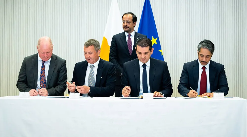 الرئيس القبرصي نيكوس كريستودوليدس يشهد توقيع اتفاقية مع شركتيْ إكسون موبيل وقطر للطاقة في نيقوسيا («قطر للطاقة»)