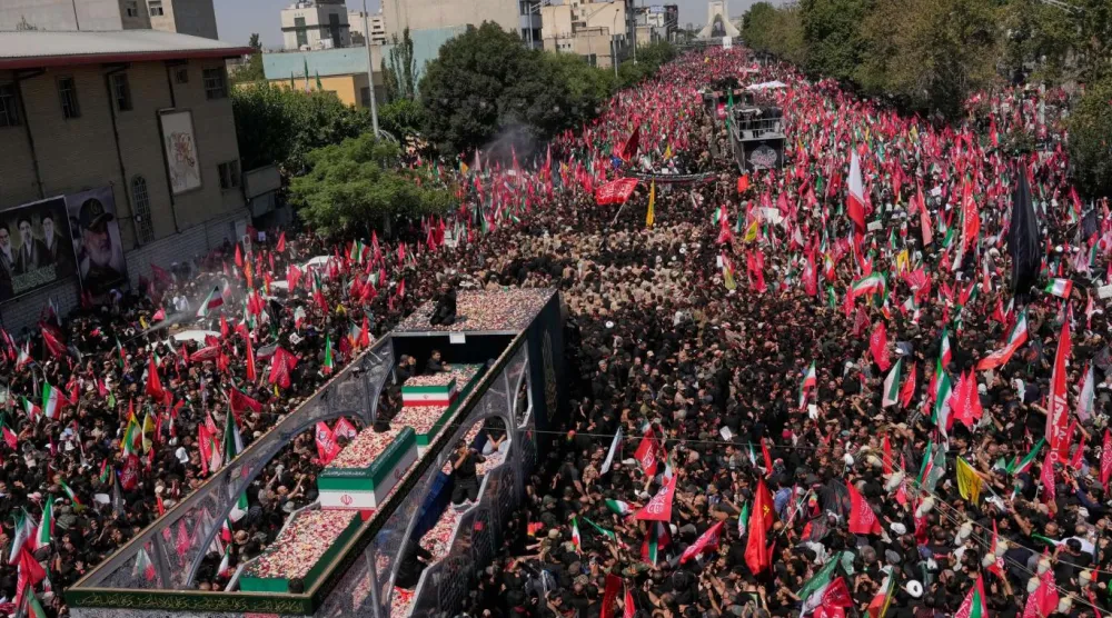 Tahran'daki törene milyonlarca kişi katıldı (AP)