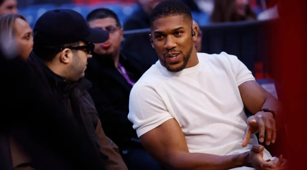 Turki Alalshikh ve Anthony Joshua (Reuters)