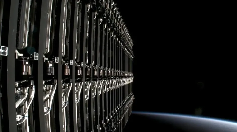 SpaceX'in Starmind girişimi, uzayda yapay zeka veri merkezleri olarak işlev görecek 100 bin uyduyu yörüngeye yerleştirmeyi öngörüyor (SpaceX)