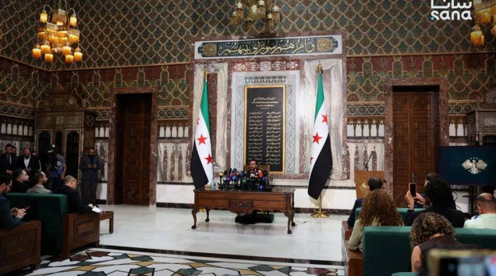 رئيس اللجنة العليا لانتخابات مجلس الشعب محمد طه الأحم يتلو قائمة الثلث المكمل لعضوية مجلس الشعب والمتضمنة أسماء 70 عضواً (سانا)