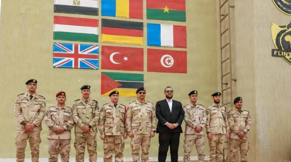 صدام حفتر والزوبي خلال تمرين (فلينتلوك 2026) في مدينة سرت الليبية أبريل الماضي (أفريكوم)