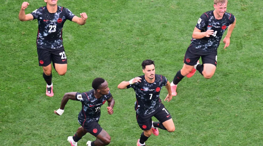 منتخب كندا صنع التاريخ بتأهله لثمن نهائي المونديال (أ.ف.ب)
