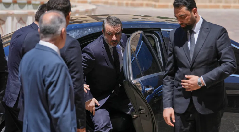 وزير الخارجية السوري أسعد الشيباني لدى وصوله إلى السراي الحكومي في بيروت (أ.ب)