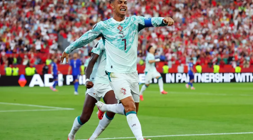 Ronaldo beraberlik golünü kutlarken (Reuters)