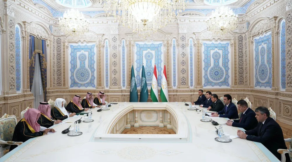 جانب من جلسة المباحثات في العاصمة الطاجيكية دوشنبه الجمعة (مجلس الشورى السعودي)